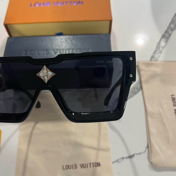 Louis Vuitton Black Cyclone Sunglasses with Gold Accent (unisex) - Picture 1 of 3